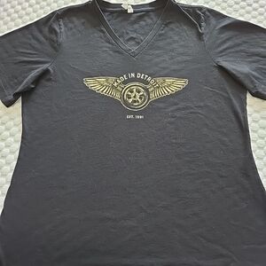 Womens Black Graphic V-Neck T-Shirt Xl Made In Detroit Logo 2 Sided Wings Wheels